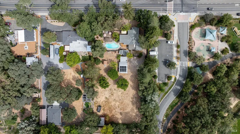 720 Windsor River Road Windsor, CA 95492