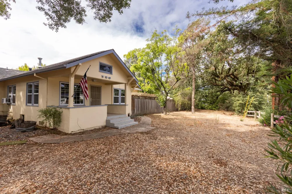 720 Windsor River Road Windsor, CA 95492