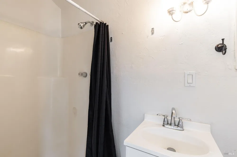 720 Windsor River Road Windsor, CA 95492