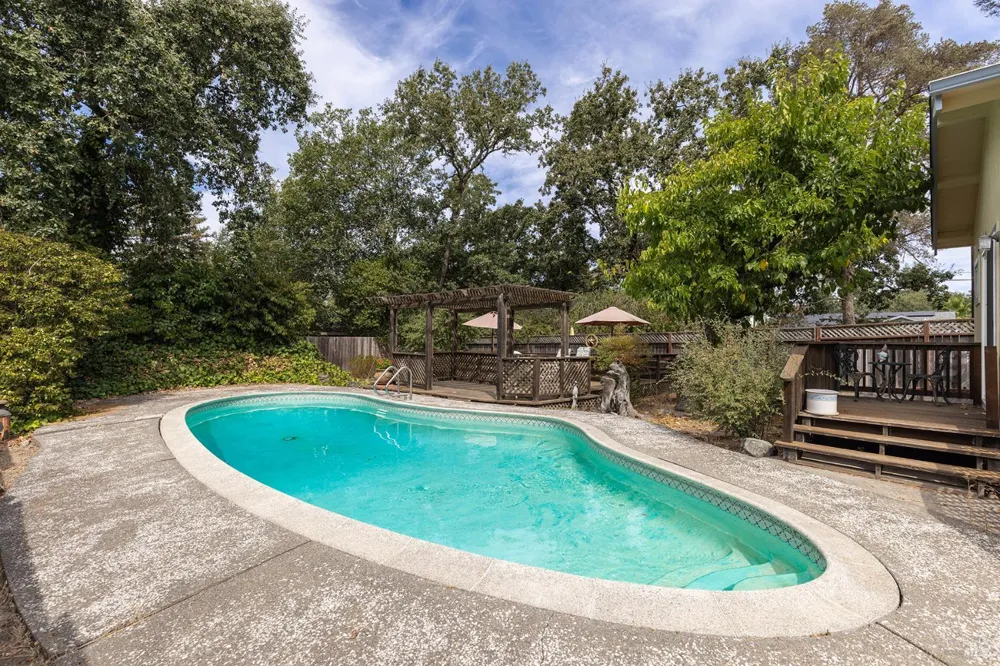 720 Windsor River Road Windsor, CA 95492