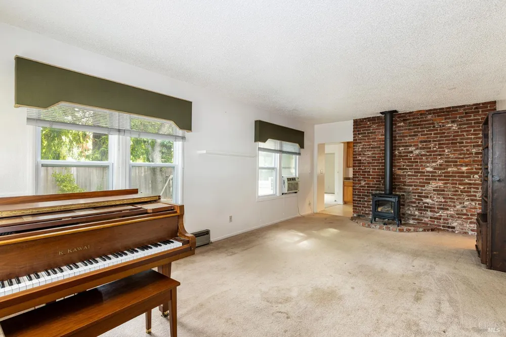 720 Windsor River Road Windsor, CA 95492