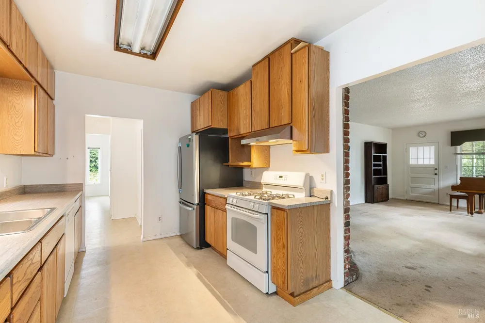 720 Windsor River Road Windsor, CA 95492