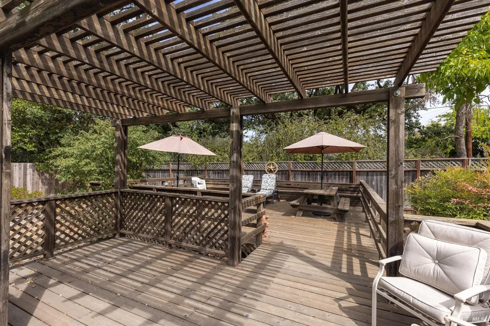 720 Windsor River Road Windsor, CA 95492