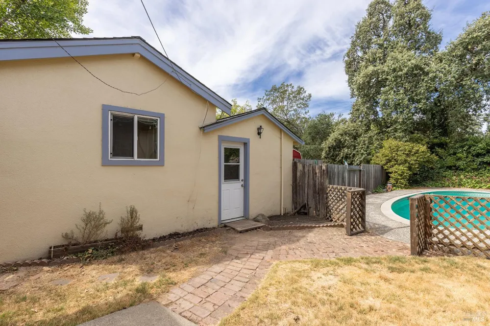 720 Windsor River Road Windsor, CA 95492