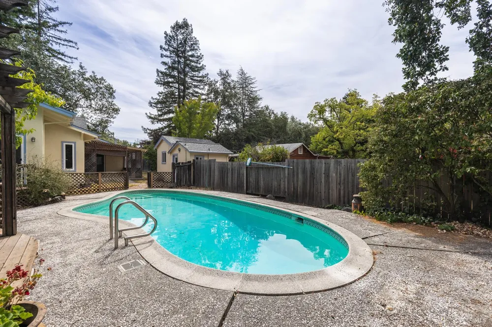 720 Windsor River Road Windsor, CA 95492