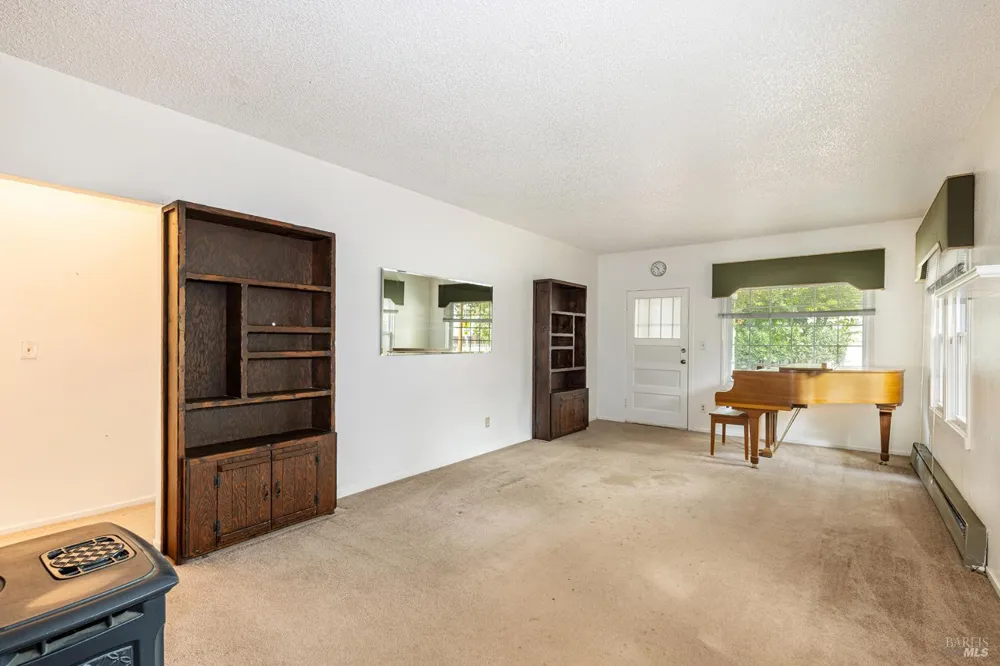 720 Windsor River Road Windsor, CA 95492