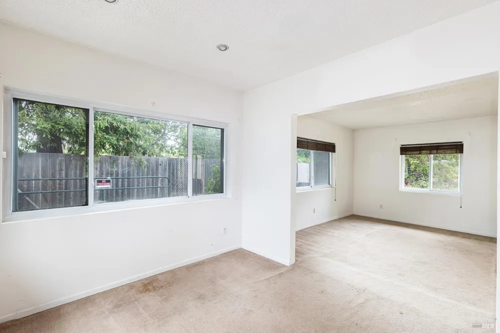 720 Windsor River Road Windsor, CA 95492