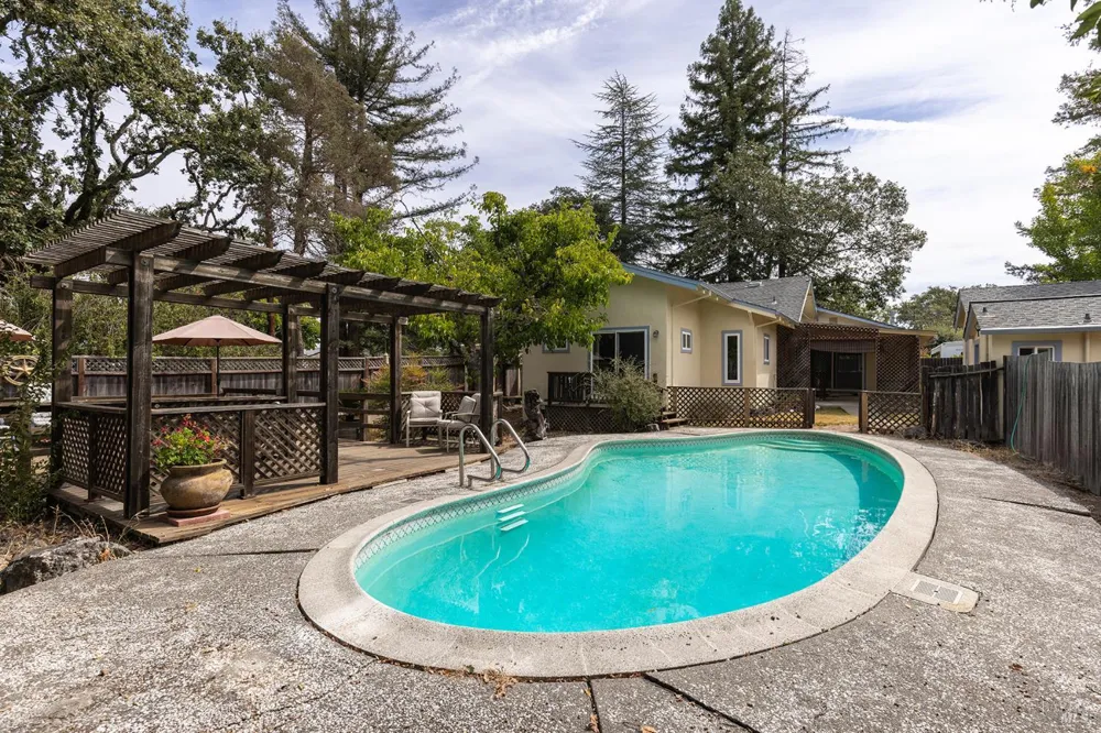 720 Windsor River Road Windsor, CA 95492