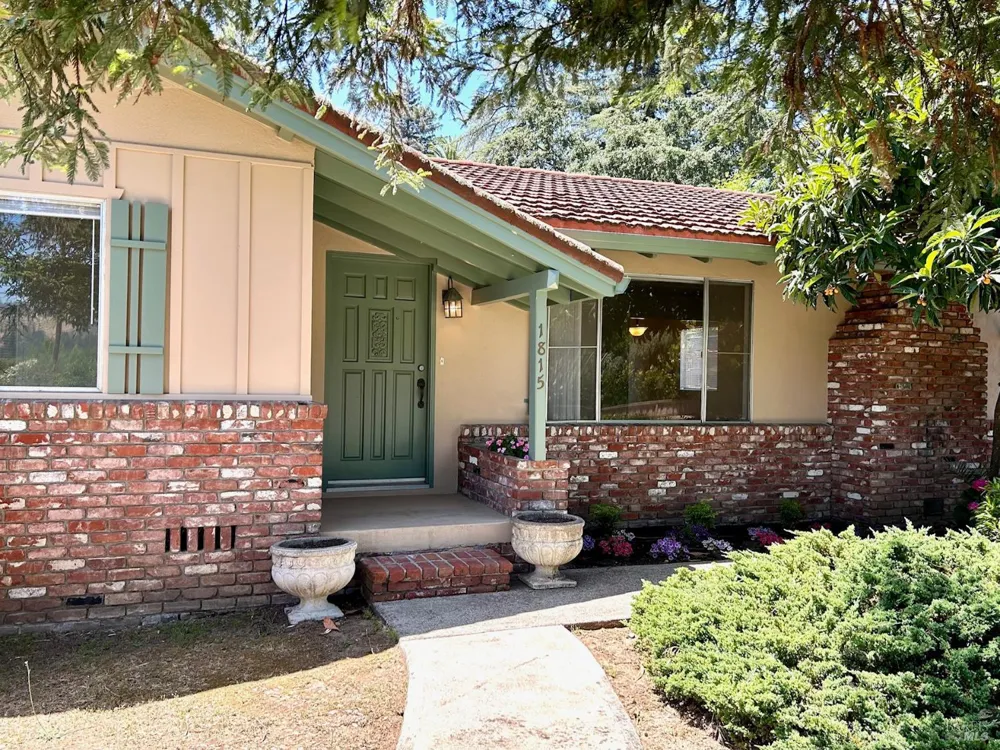 1815 Park Street St. Helena, CA 94574