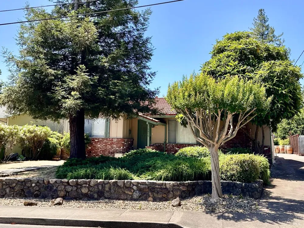 1815 Park Street St. Helena, CA 94574