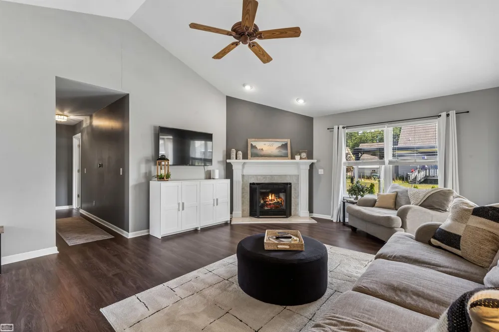 54652 Arrow Wood Lane New Baltimore City, MI 48047