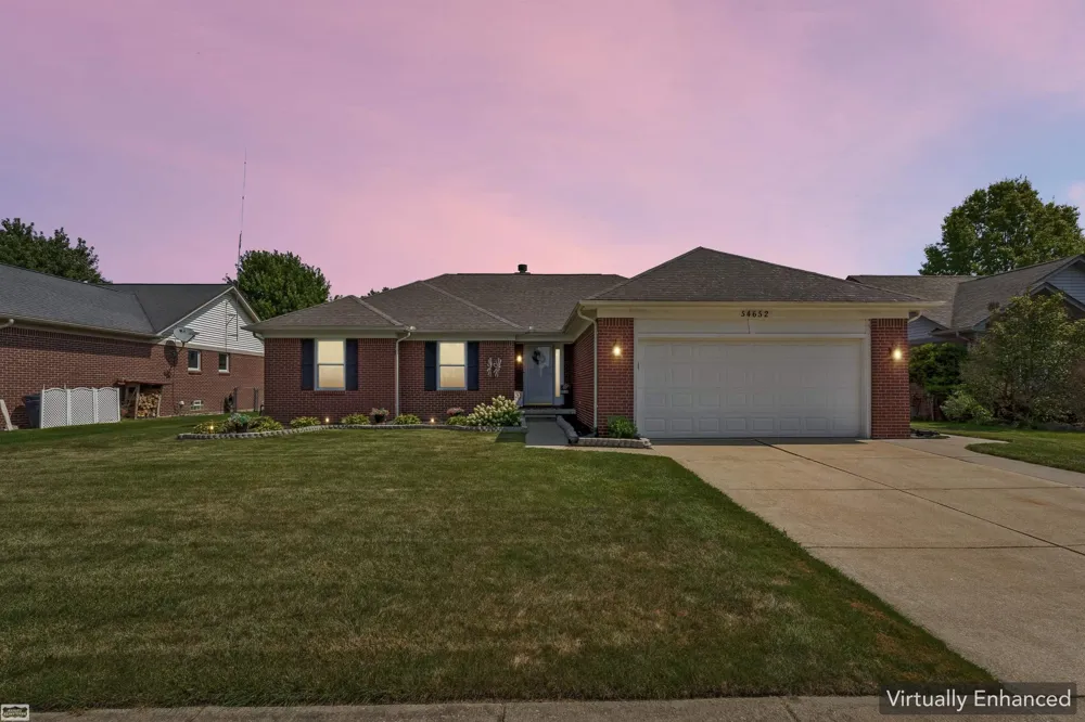 54652 Arrow Wood Lane New Baltimore City, MI 48047