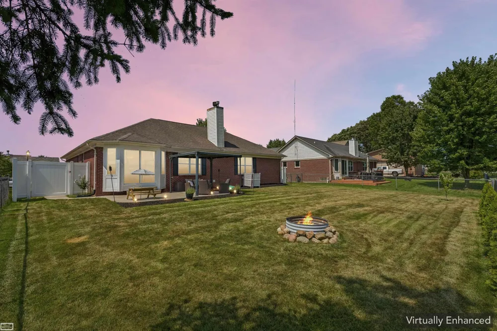 54652 Arrow Wood Lane New Baltimore City, MI 48047