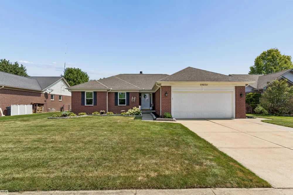 54652 Arrow Wood Lane New Baltimore City, MI 48047