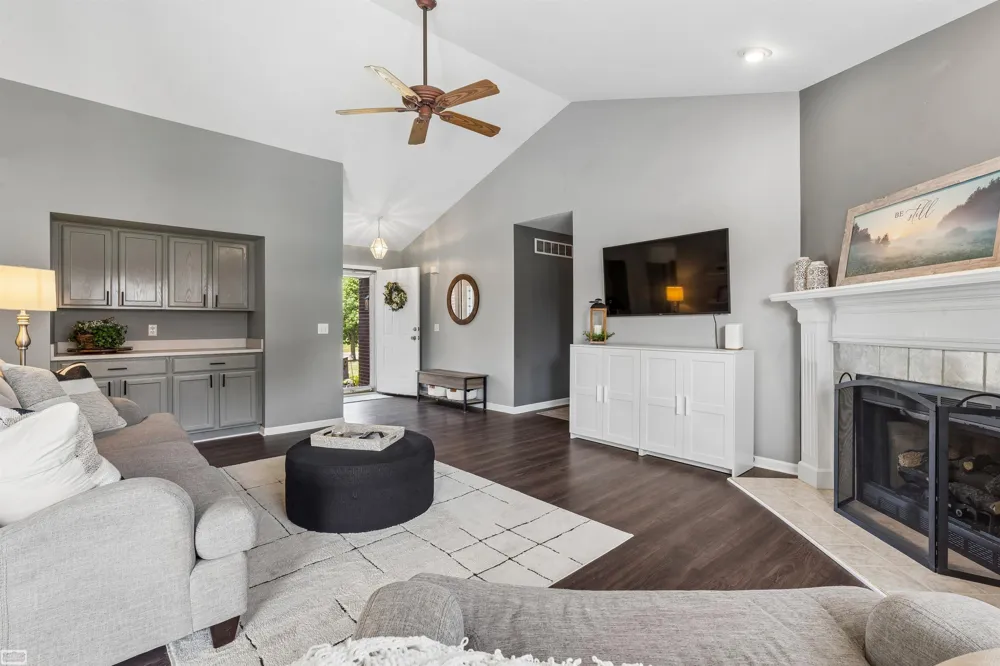 54652 Arrow Wood Lane New Baltimore City, MI 48047