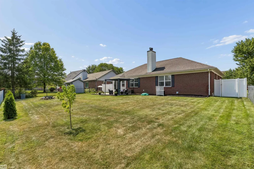 54652 Arrow Wood Lane New Baltimore City, MI 48047