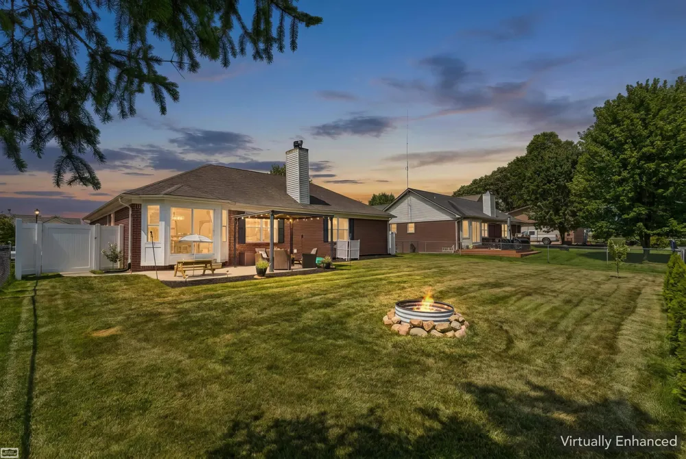 54652 Arrow Wood Lane New Baltimore City, MI 48047