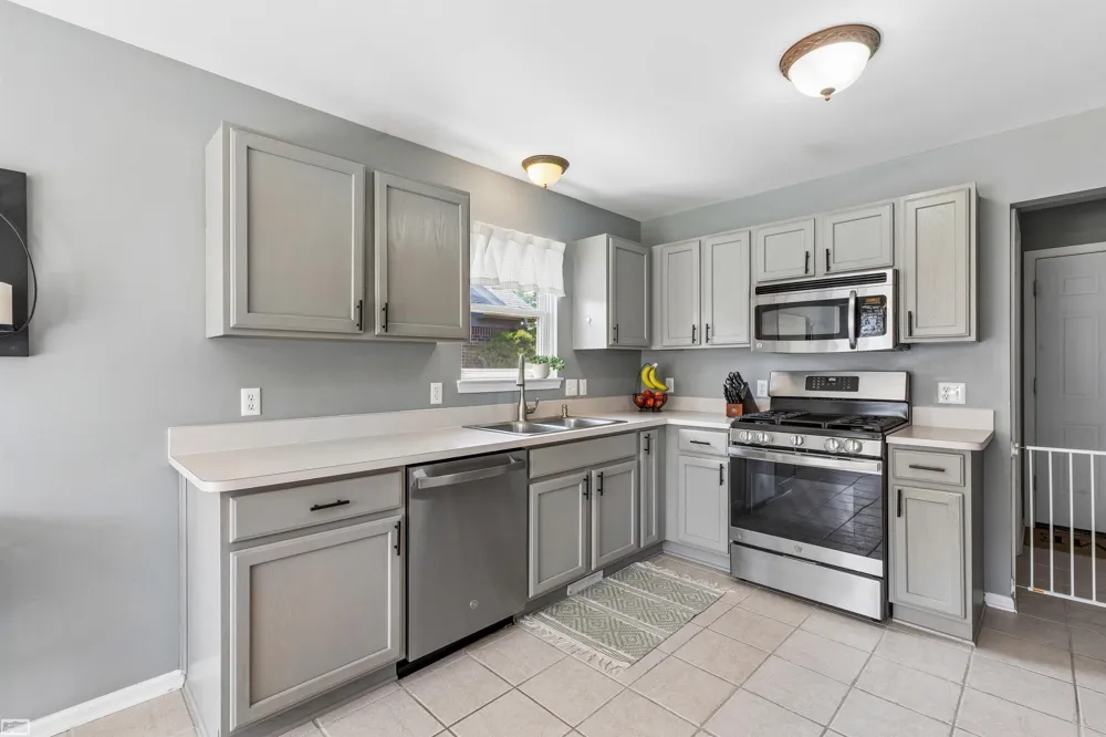 54652 Arrow Wood Lane New Baltimore City, MI 48047