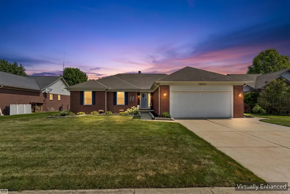 54652 Arrow Wood Lane New Baltimore City, MI 48047
