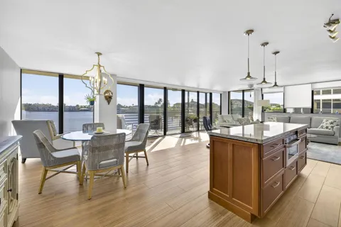 900 NE SPANISH RIVER BOULEVARD #2w