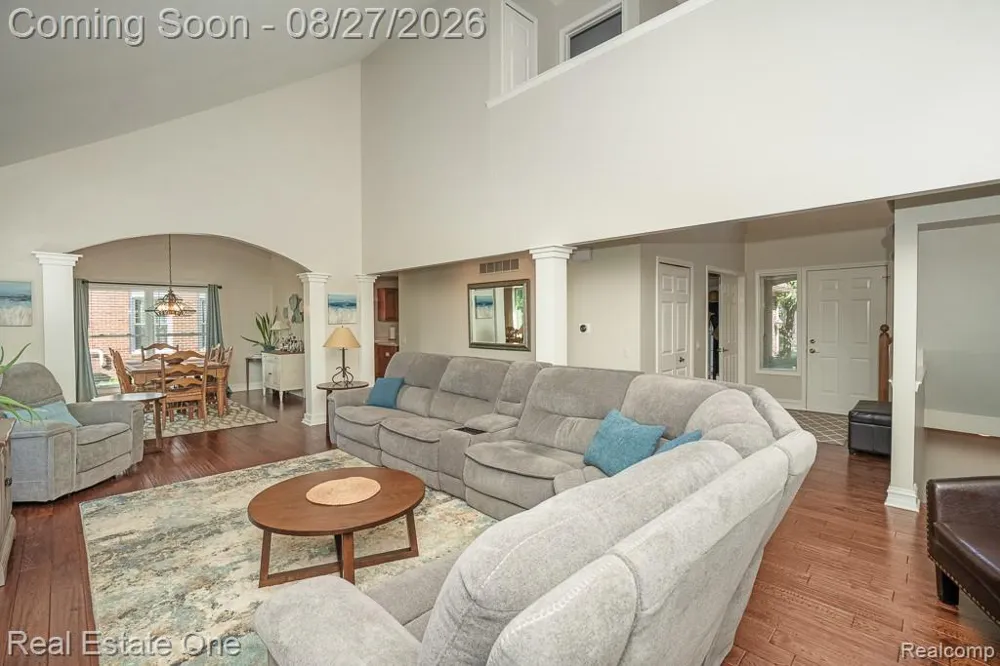1026 Pointe Place Boulevard Rochester City, MI 48307