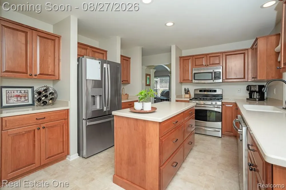 1026 Pointe Place Boulevard Rochester City, MI 48307