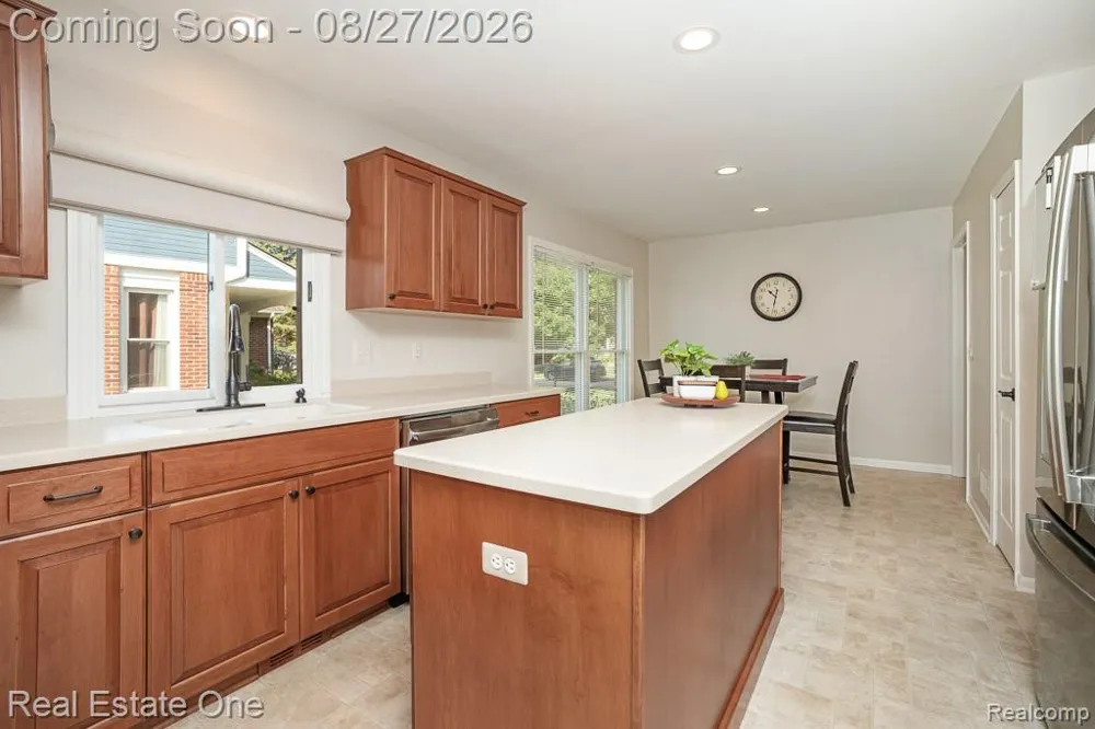 1026 Pointe Place Boulevard Rochester City, MI 48307