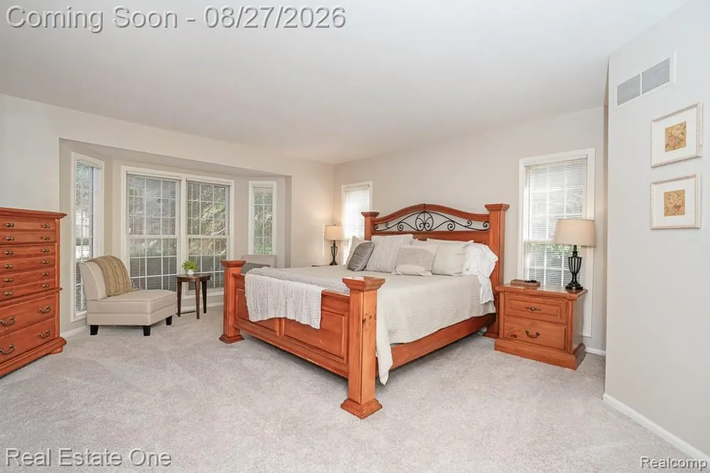 1026 Pointe Place Boulevard Rochester City, MI 48307