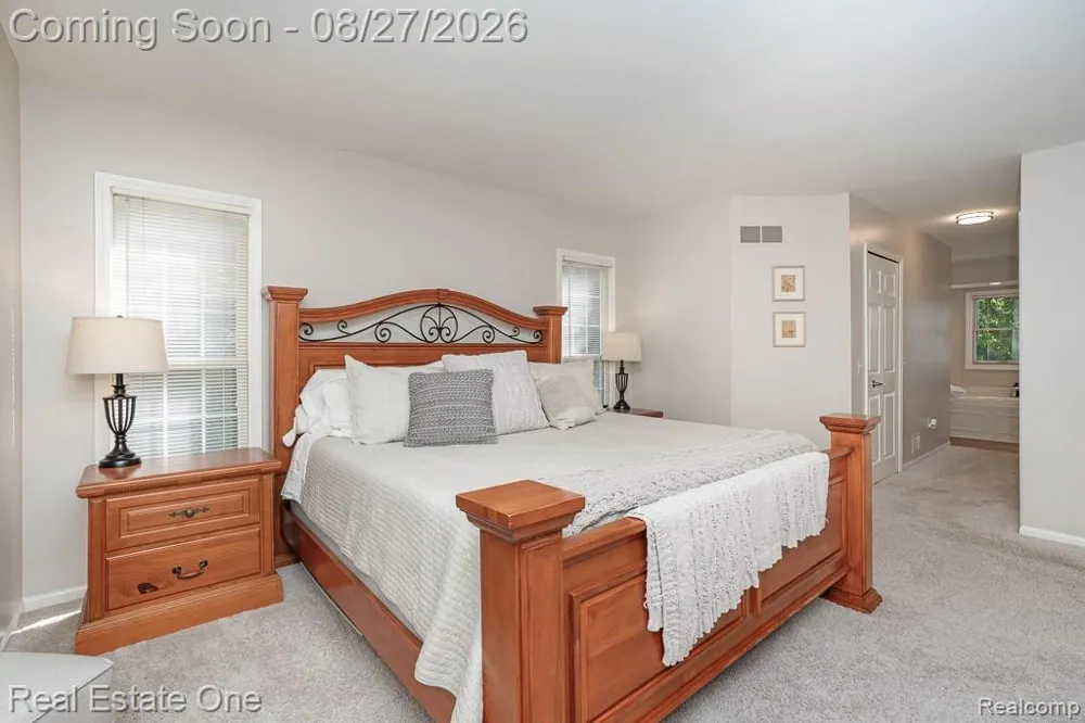 1026 Pointe Place Boulevard Rochester City, MI 48307
