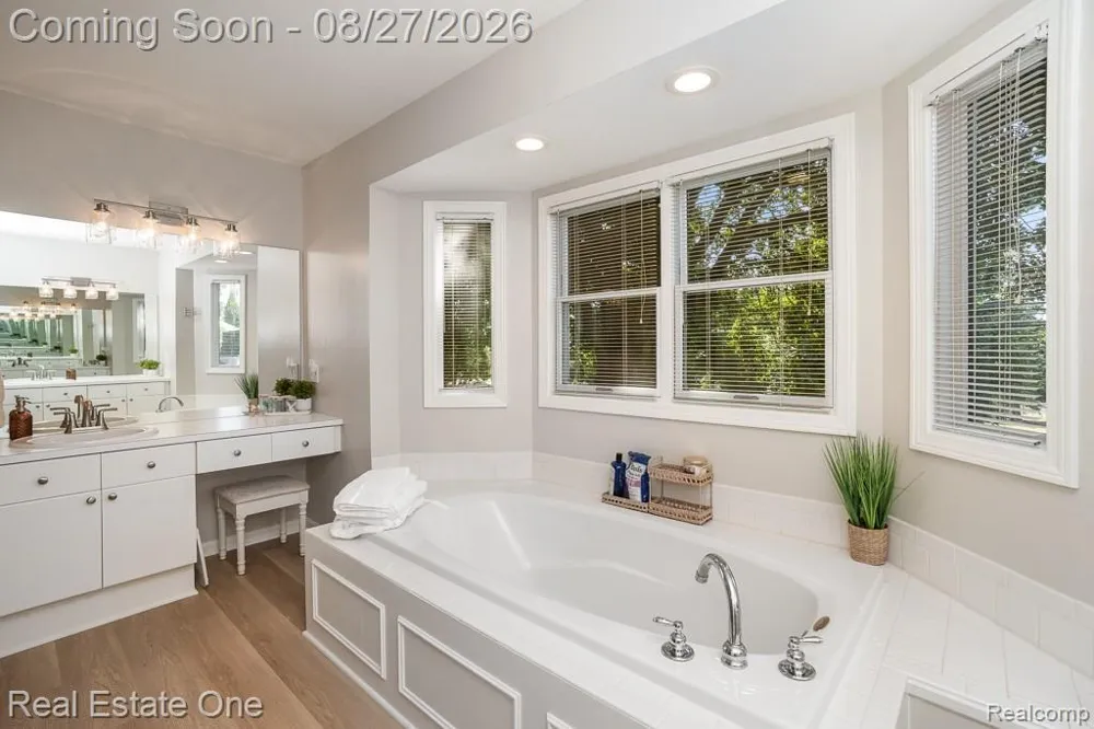 1026 Pointe Place Boulevard Rochester City, MI 48307