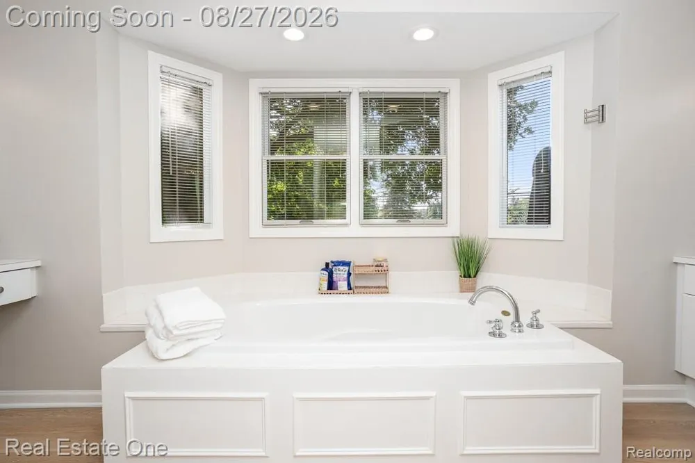 1026 Pointe Place Boulevard Rochester City, MI 48307