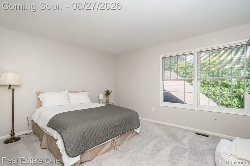 1026 Pointe Place Boulevard Rochester City, MI 48307