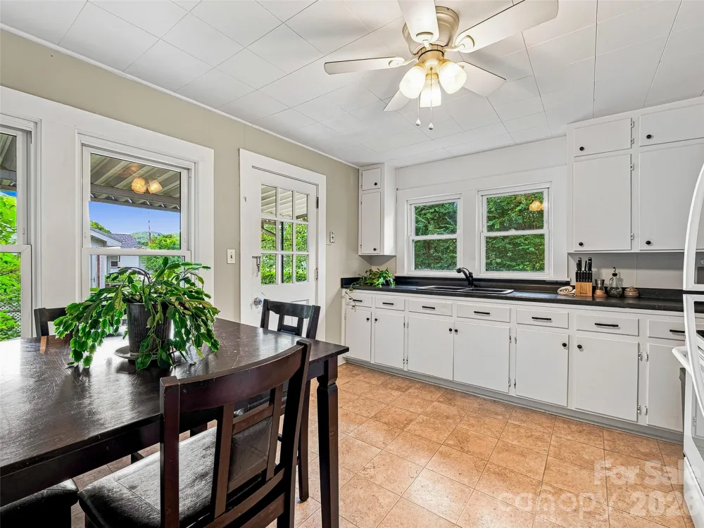 6 Bradford Circle Candler, NC 28715