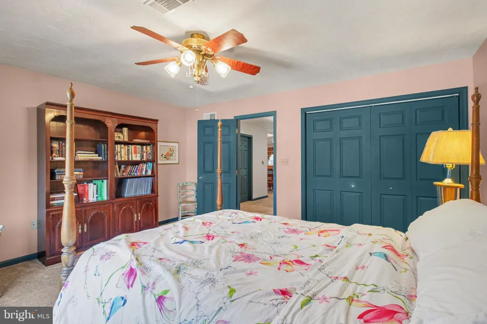 1122 ROOSEVELT COURT Hanover, PA 17331