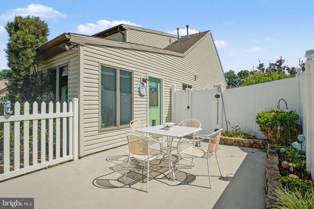 1122 ROOSEVELT COURT Hanover, PA 17331