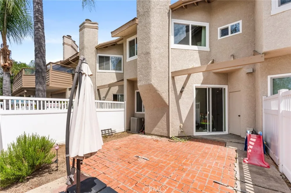 26282 Hanover Laguna Hills, CA 92653