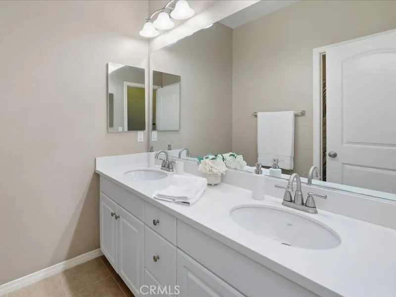 27364 Ellery Place Saugus, CA 91350