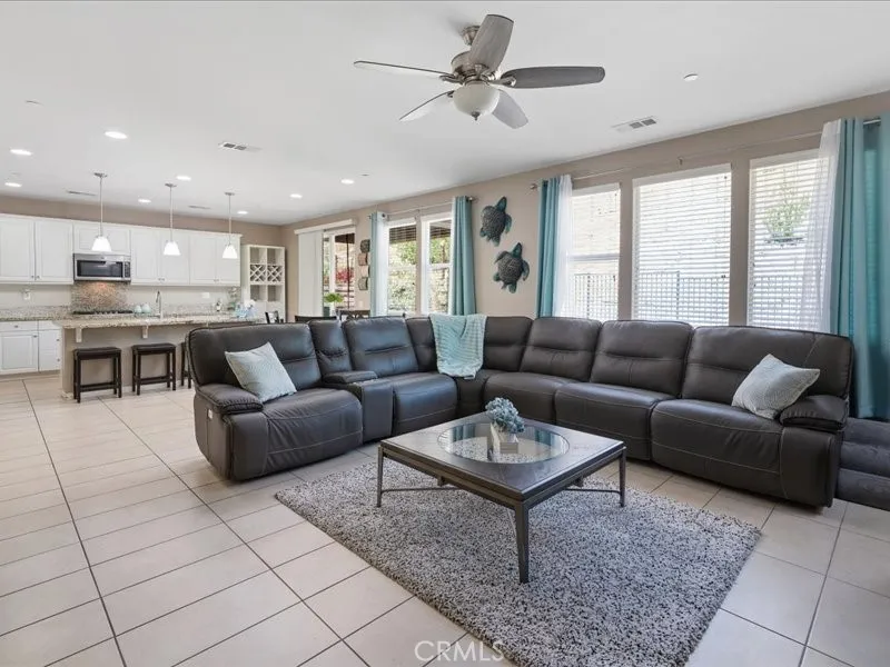 27364 Ellery Place Saugus, CA 91350