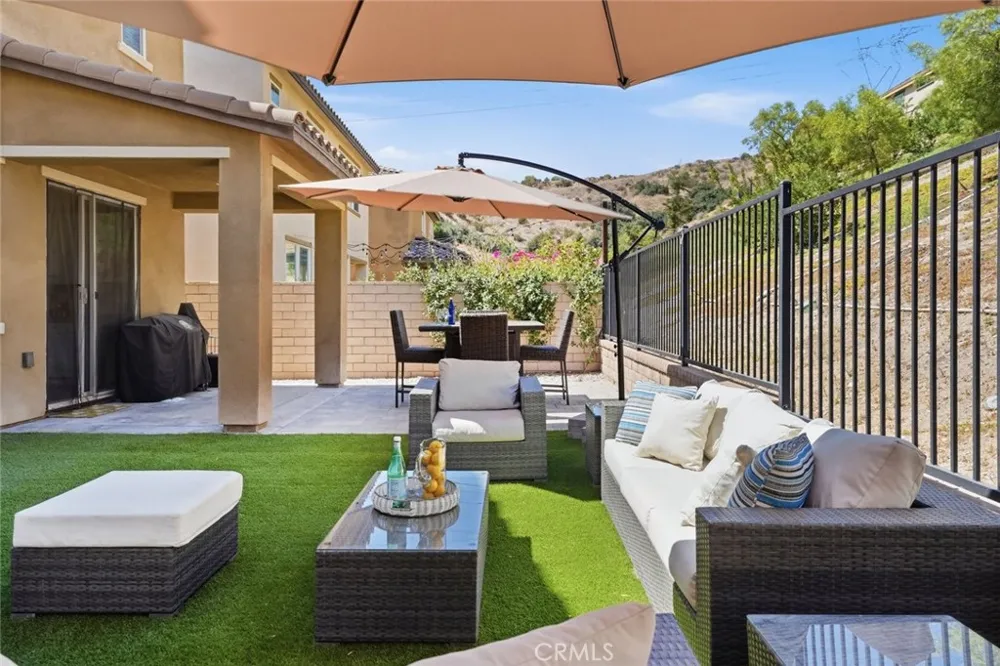 27364 Ellery Place Saugus, CA 91350