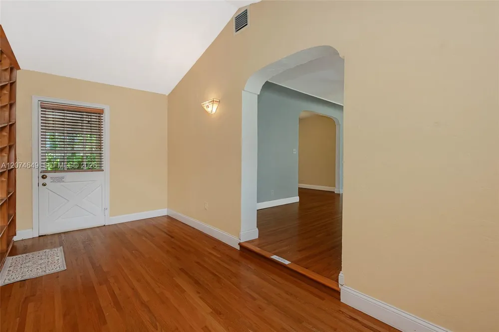 989 Eastward Dr Miami Springs, FL 33166
