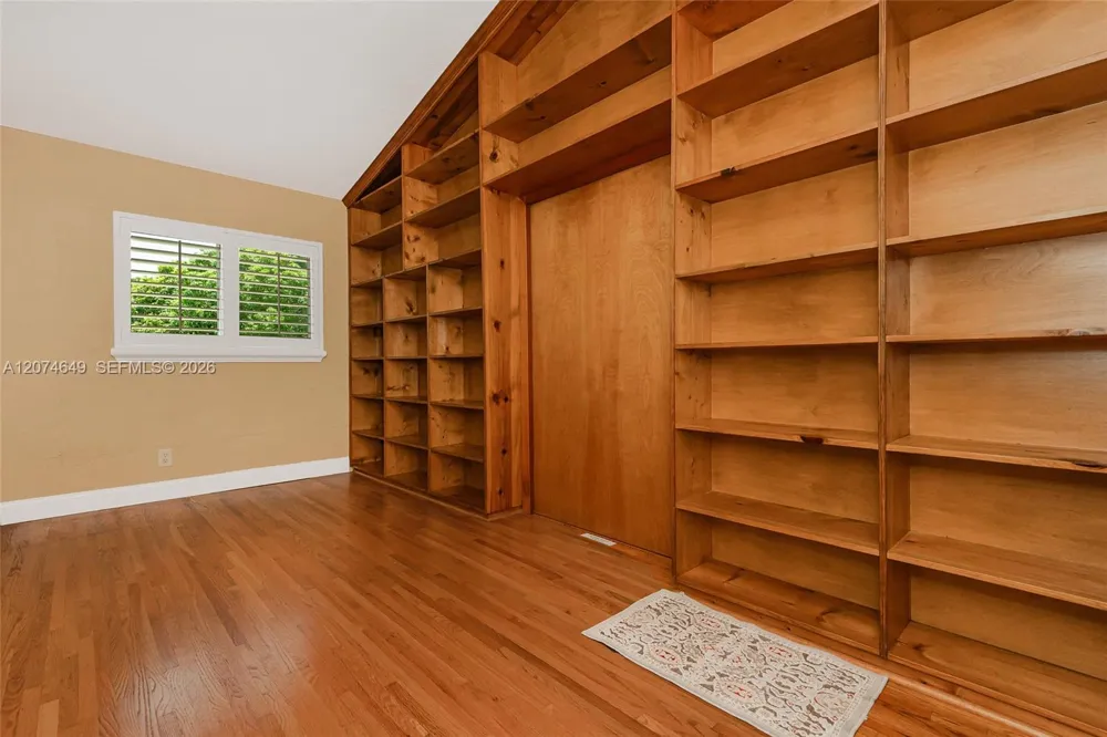 989 Eastward Dr Miami Springs, FL 33166