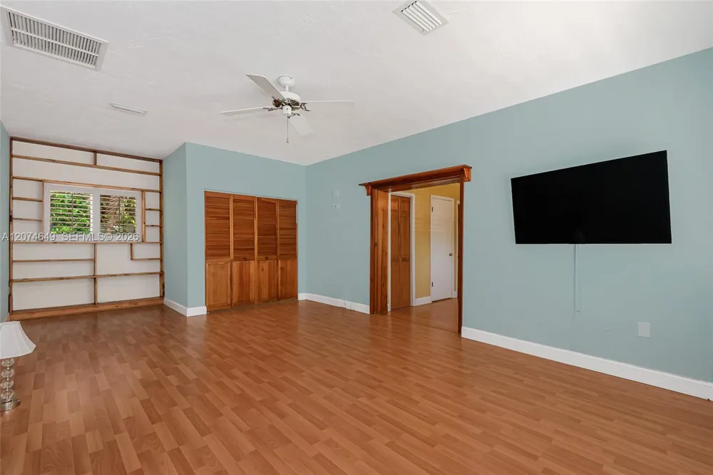 989 Eastward Dr Miami Springs, FL 33166