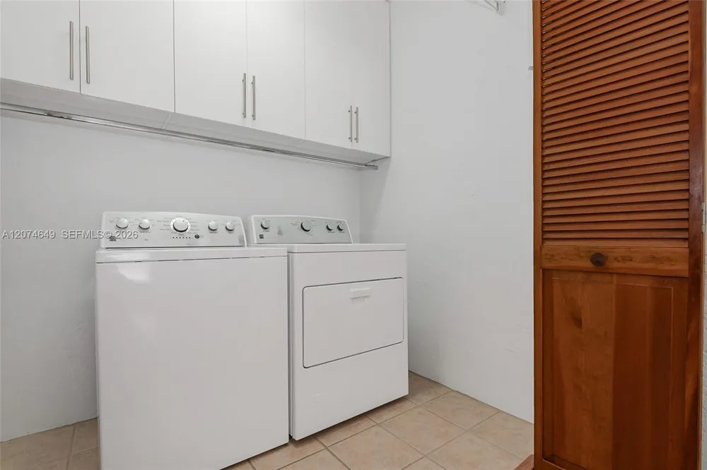 989 Eastward Dr Miami Springs, FL 33166