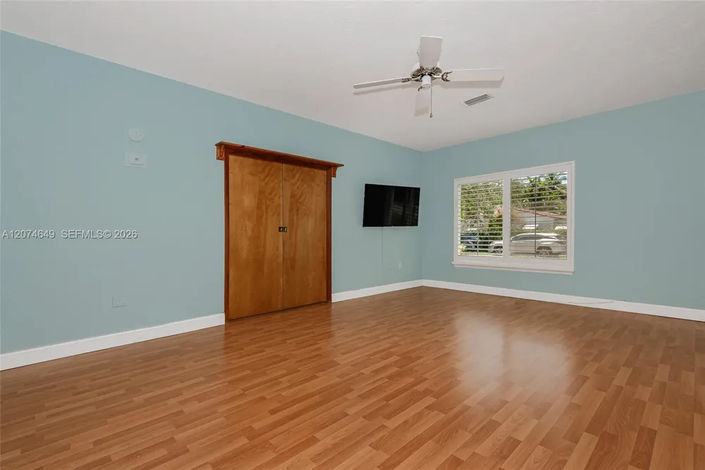 989 Eastward Dr Miami Springs, FL 33166
