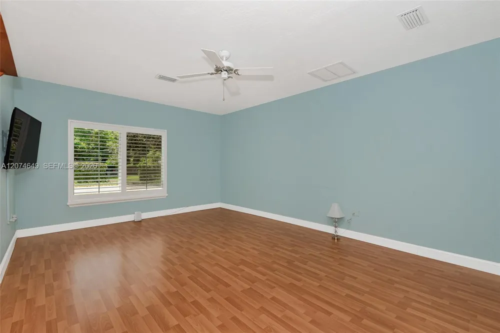 989 Eastward Dr Miami Springs, FL 33166