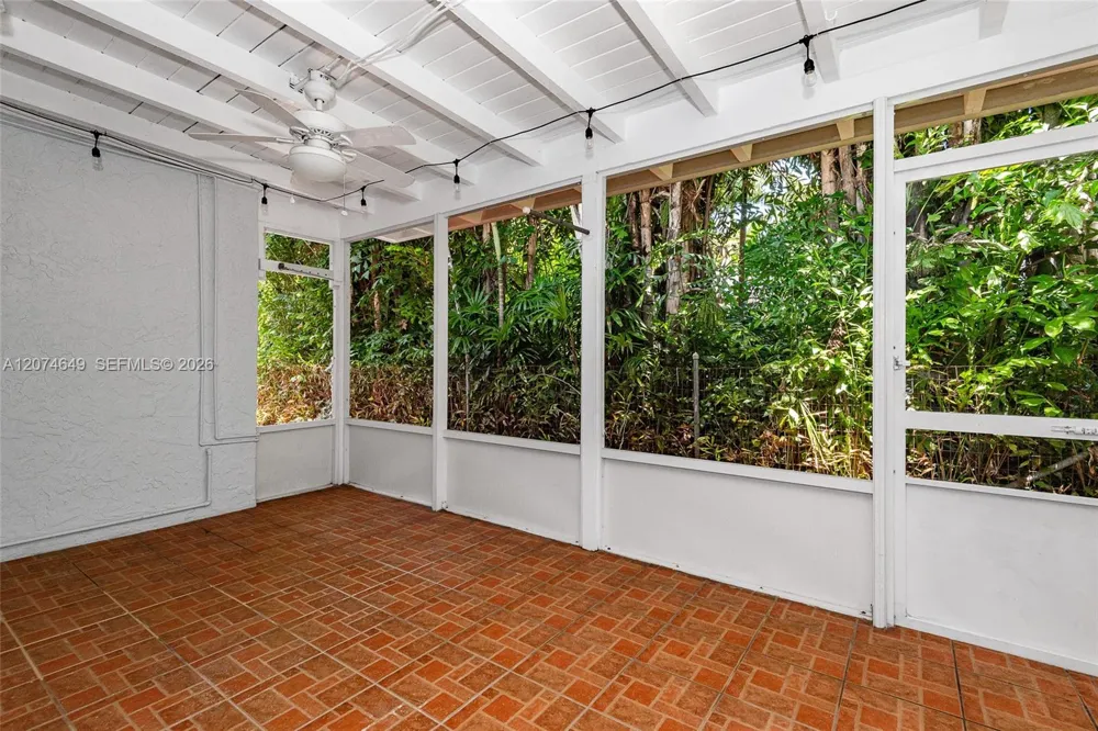 989 Eastward Dr Miami Springs, FL 33166