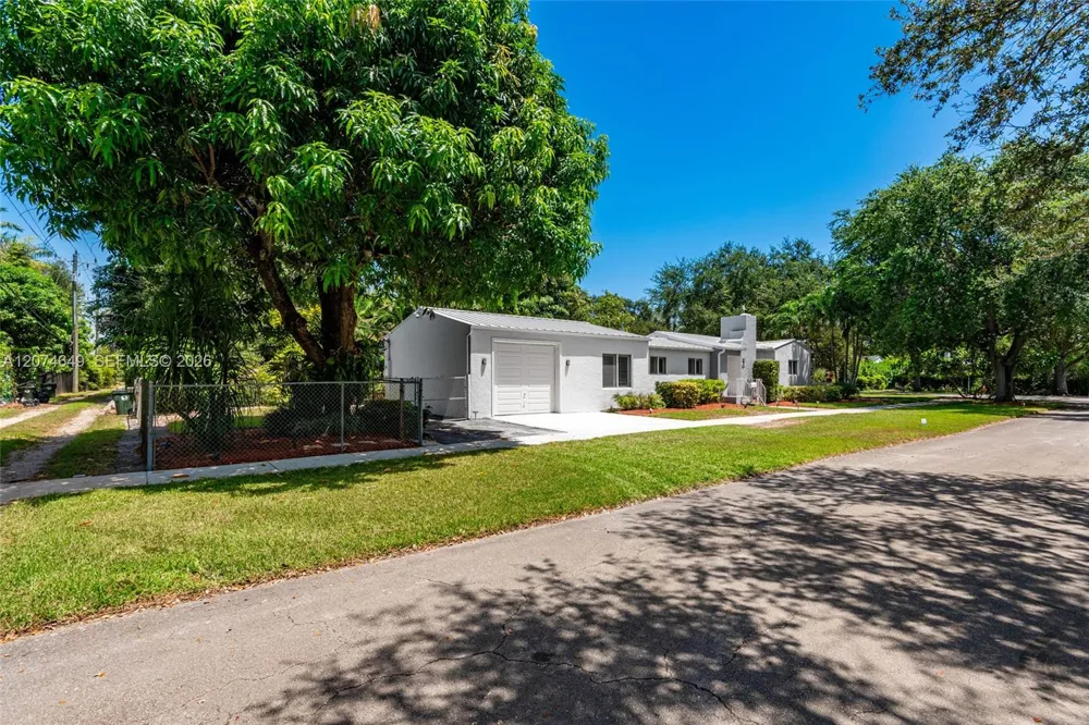 989 Eastward Dr Miami Springs, FL 33166