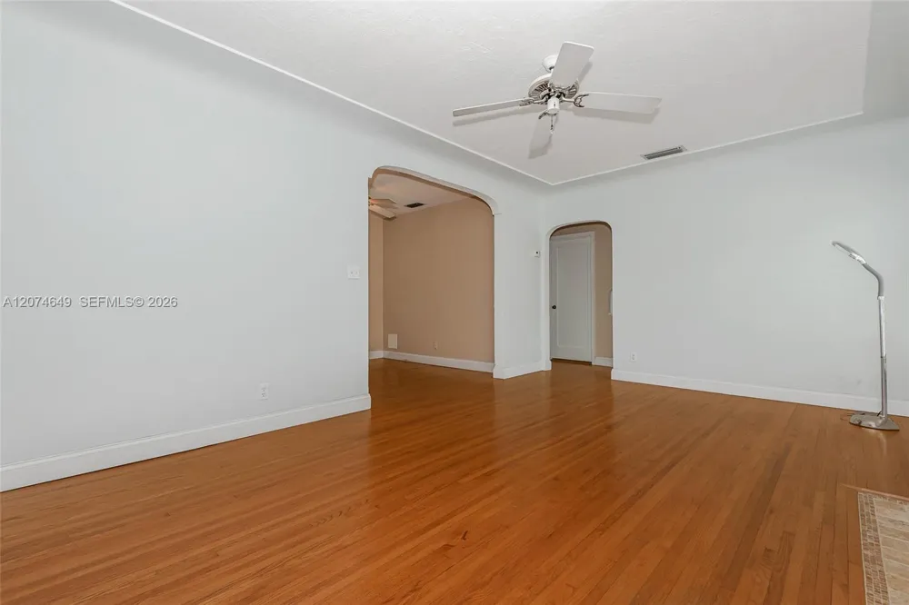 989 Eastward Dr Miami Springs, FL 33166