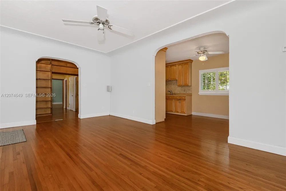 989 Eastward Dr Miami Springs, FL 33166