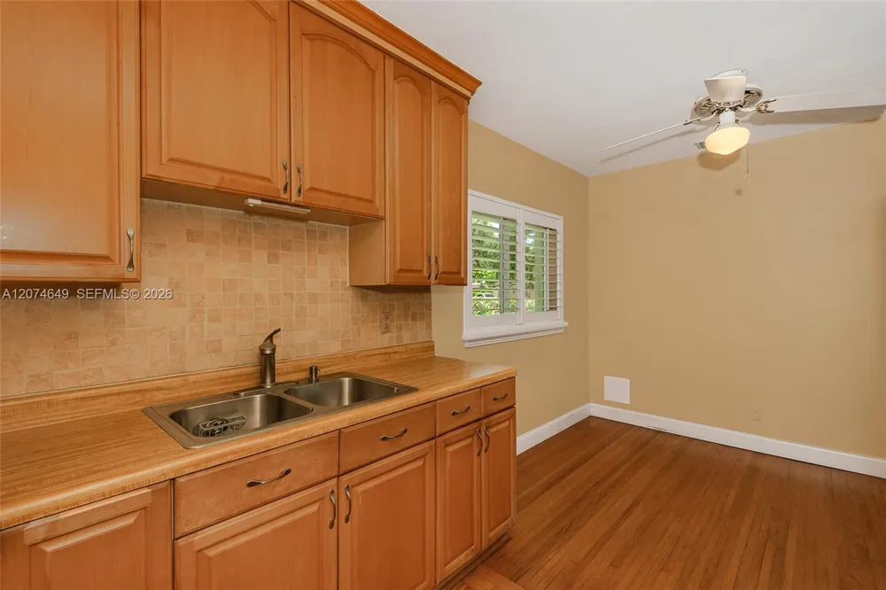989 Eastward Dr Miami Springs, FL 33166